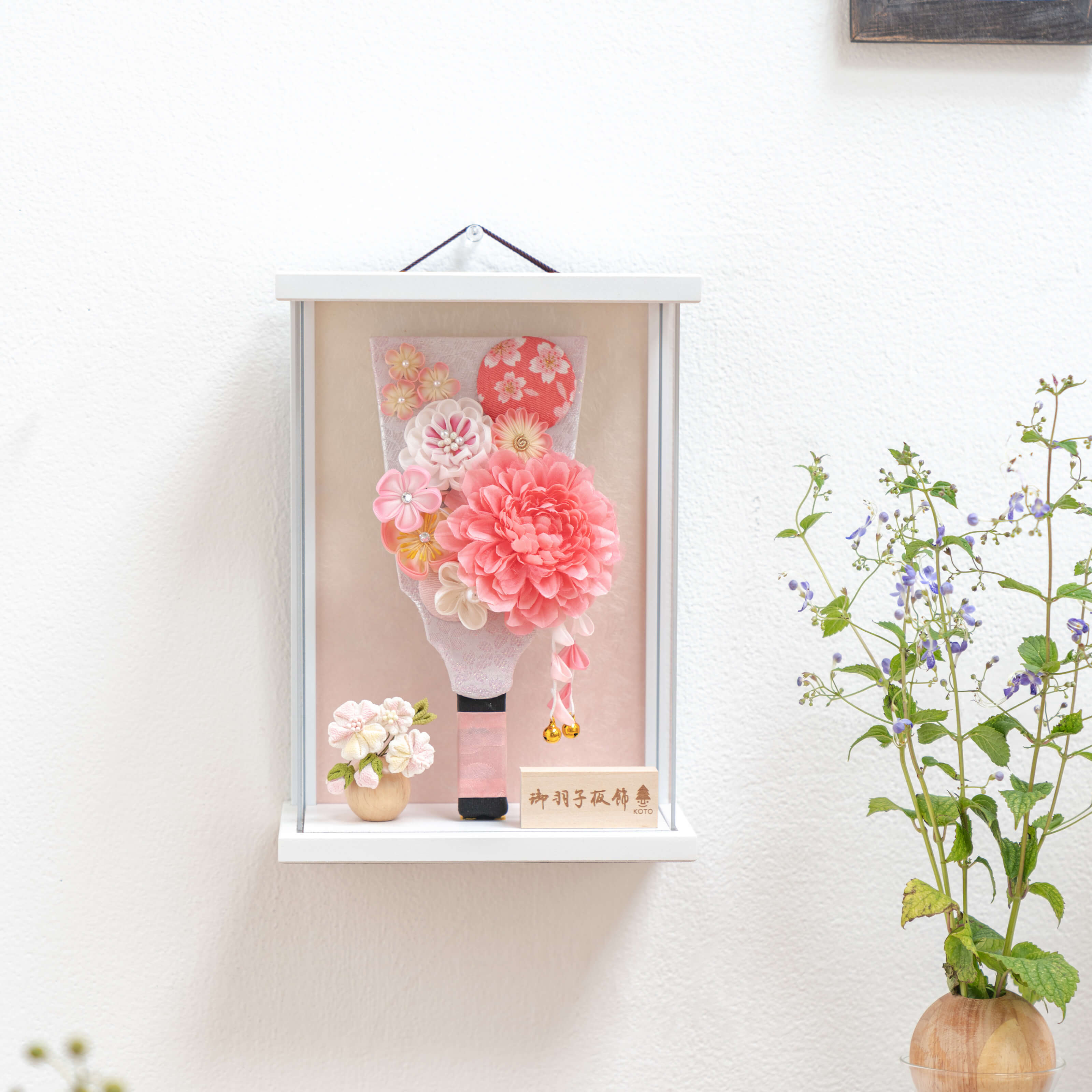 コンパクトでかわいい「ことの羽子板」