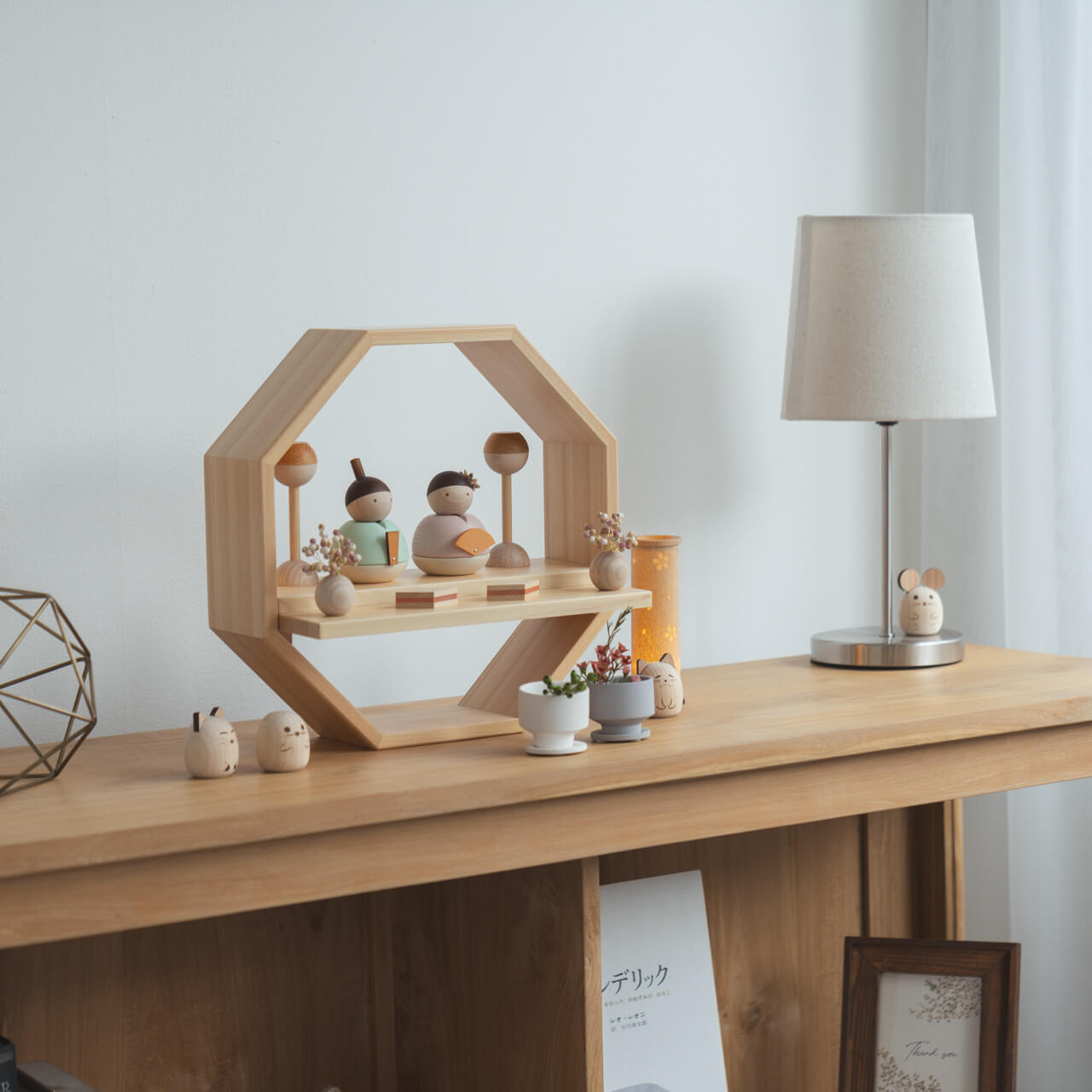 コンパクトでかわいい「ことの木製ひな人形」