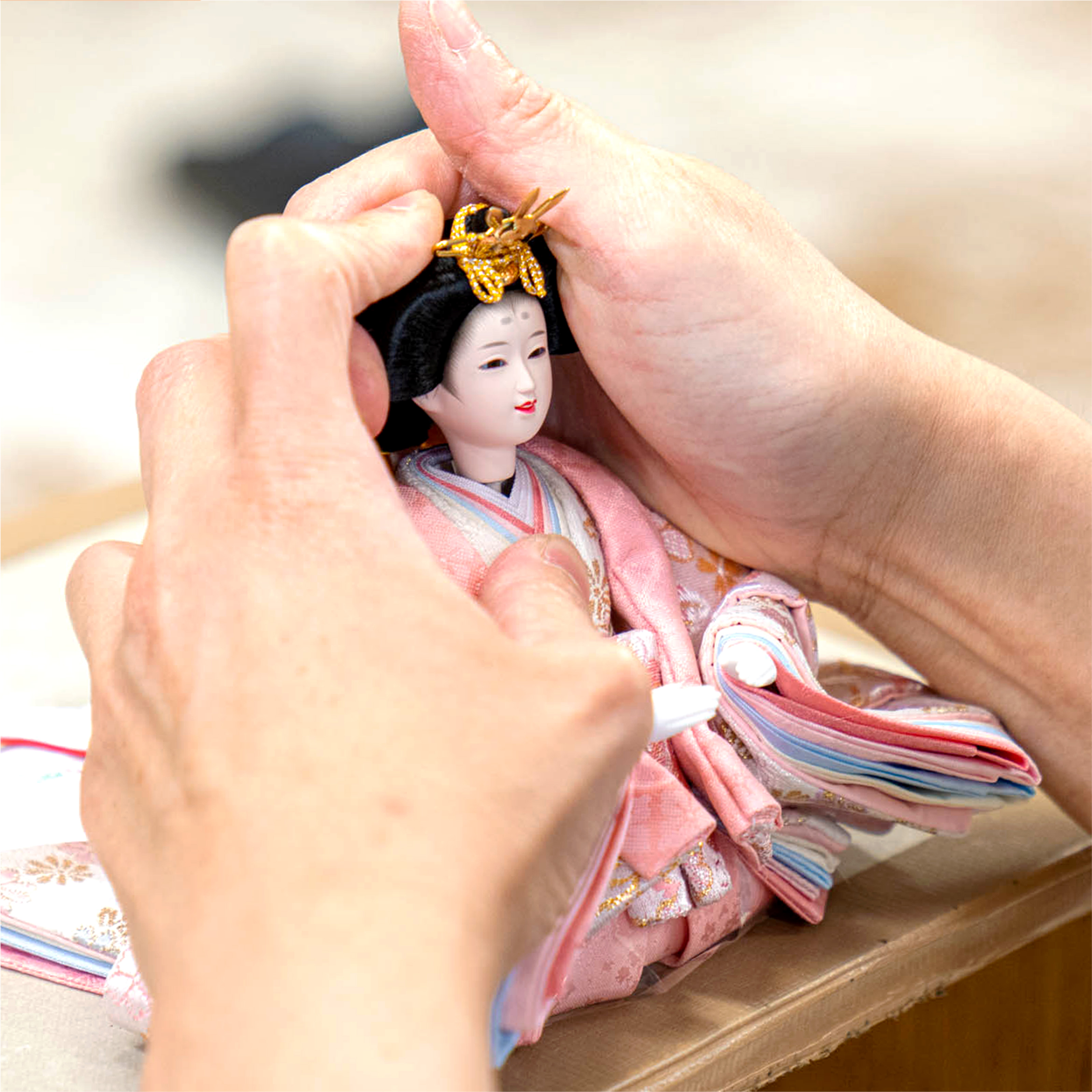 コンパクトでかわいい「ことのひな人形」