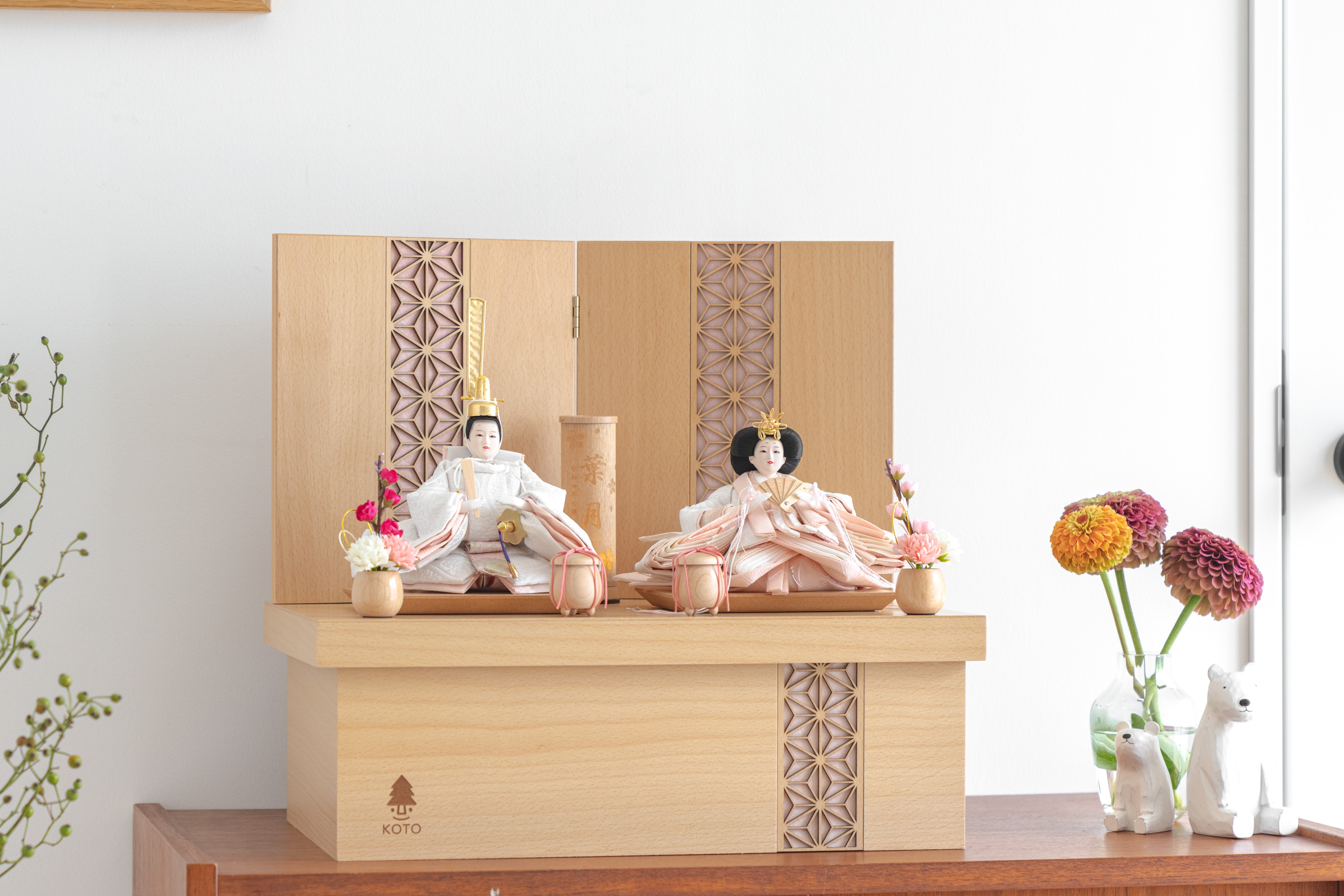 コンパクトでかわいい「ことのひな人形」