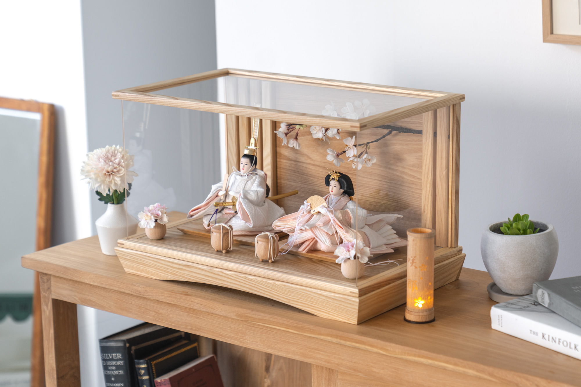 コンパクトでかわいい「ことのひな人形」