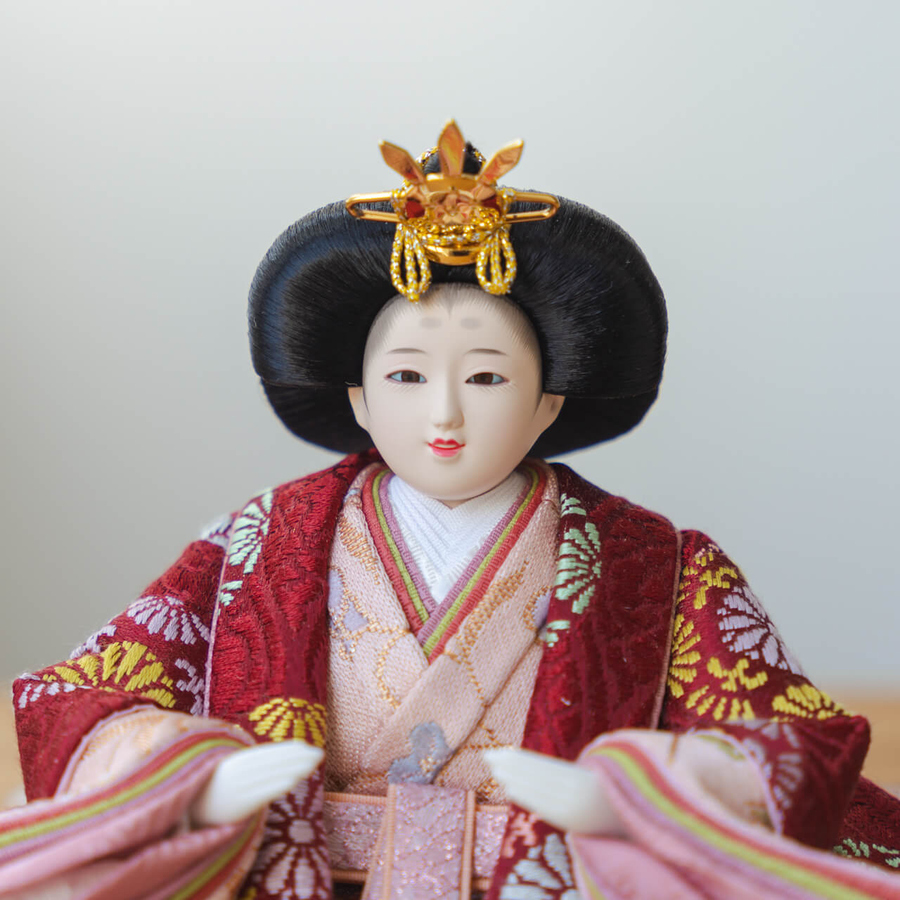 コンパクトでかわいい「ことのひな人形」