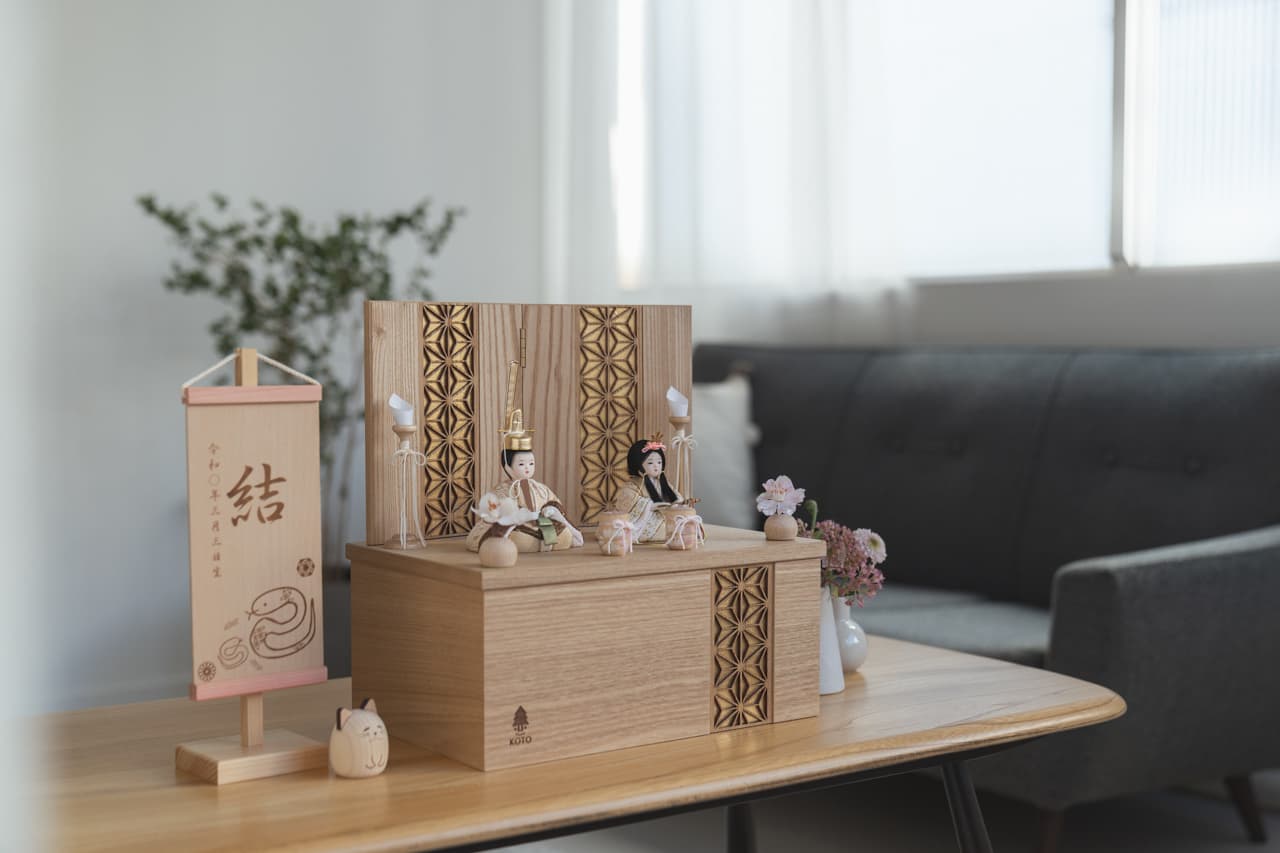 コンパクトでかわいい「ことの木目込ひな」