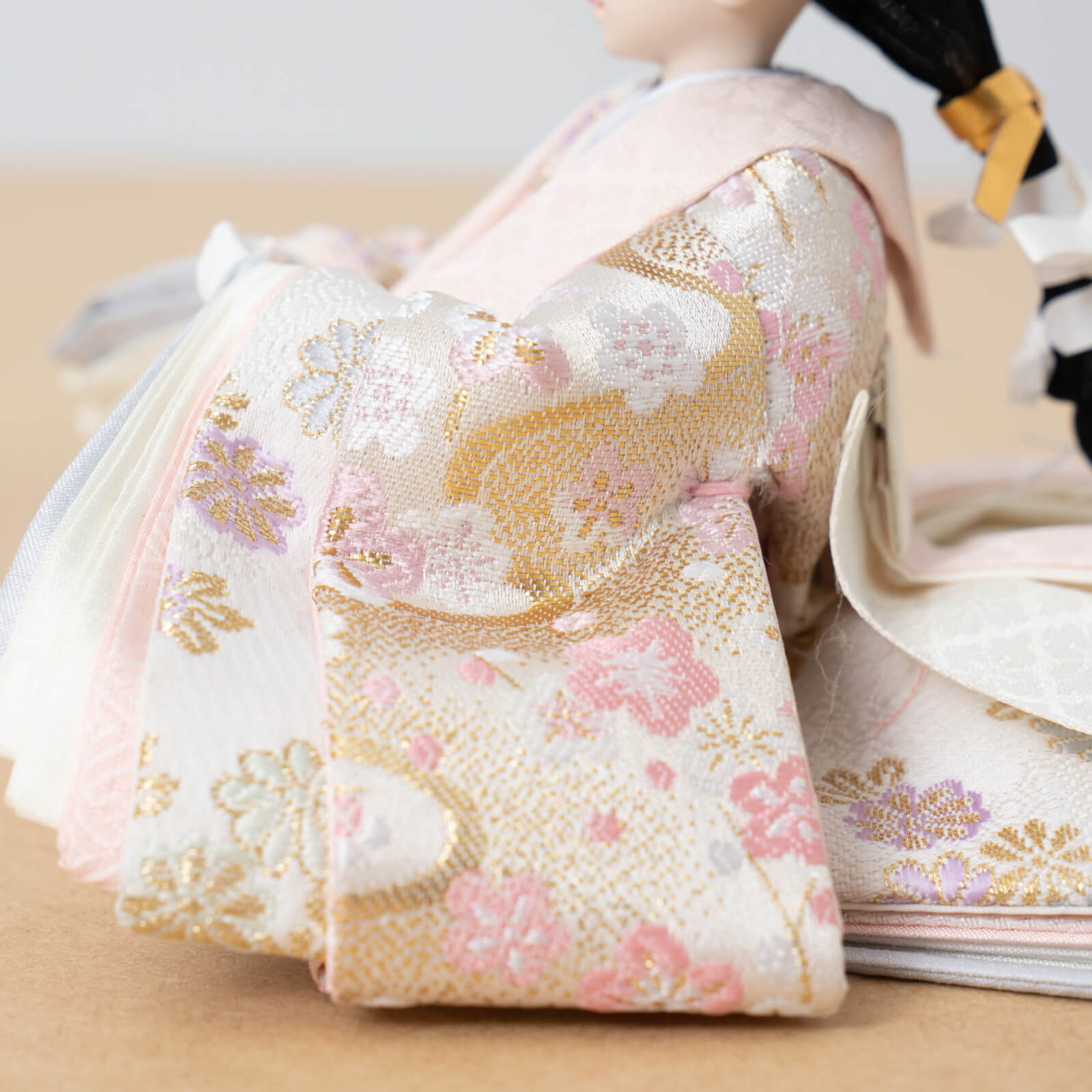 生命力と繁栄を彩る梅文
