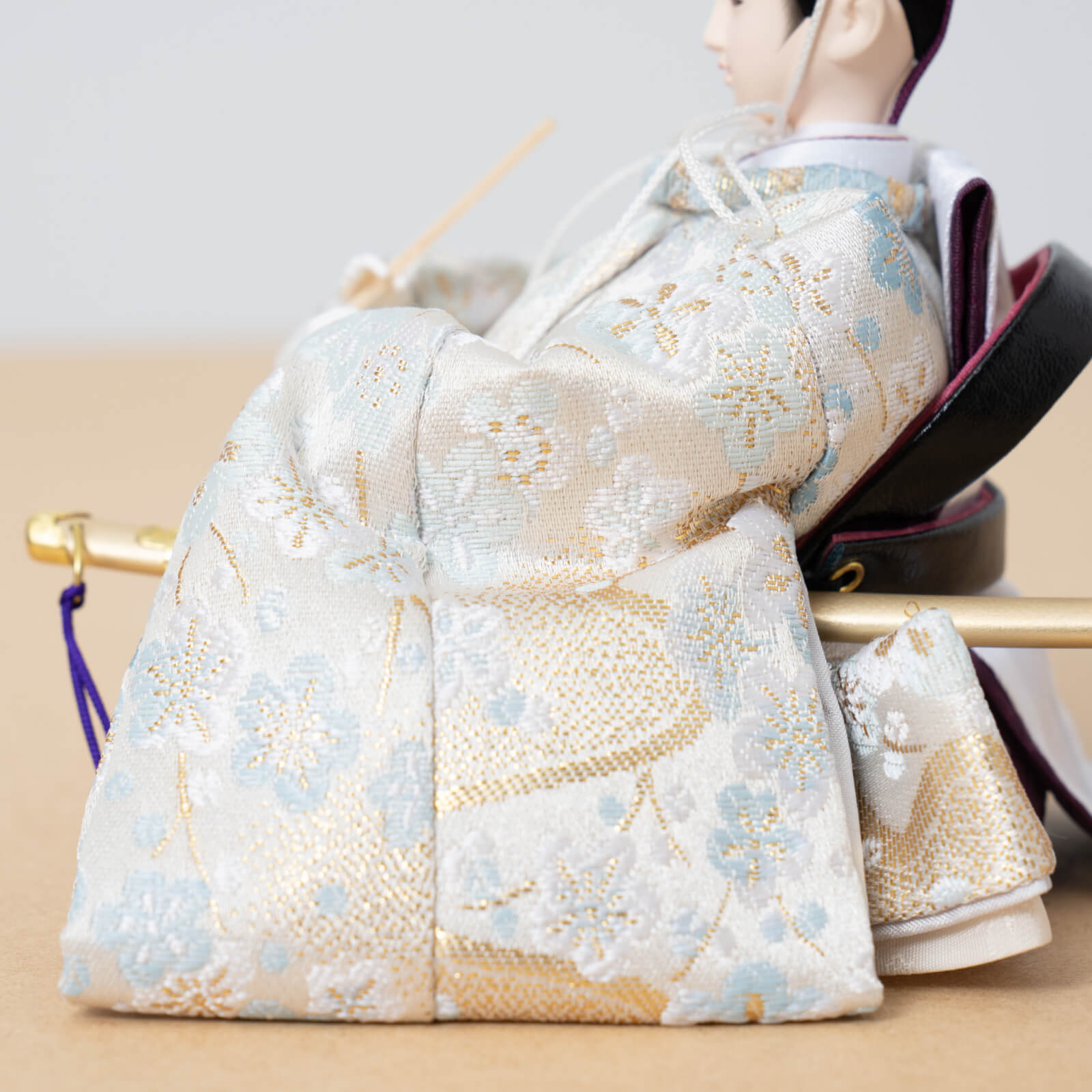 生命力と繁栄を彩る梅文